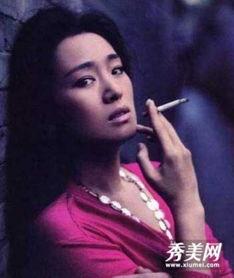 女明星谁抽烟,揭秘娱乐圈吸烟女明星的烟熏往事