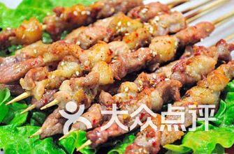 网红炭火烤串测评图,火辣滋味，串串香飘！