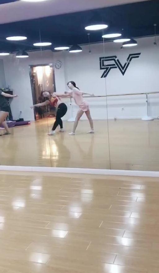 吃瓜视频长椅,网络红人聚集地背后的故事