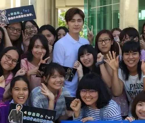 花钱请明星吃饭,揭秘明星聚餐背后的奢华与魅力