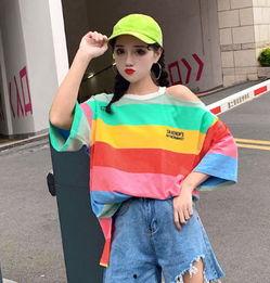 网红超大码短袖穿搭,网红们的时尚逆袭