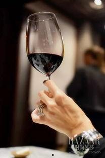 喝红酒明星,跟随明星的脚步探索佳酿世界