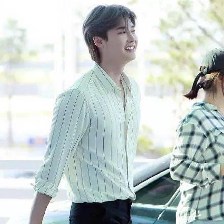 韩国最小脸男明星,揭秘五官精致、颜值爆表的神秘魅力”