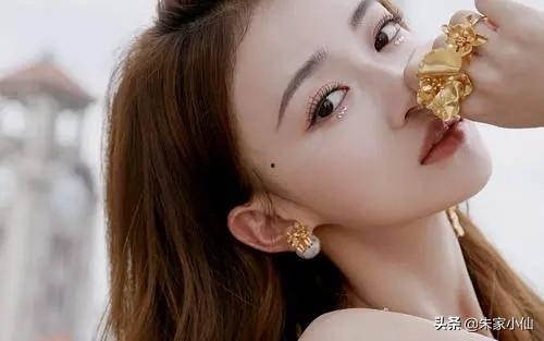 娱乐吃瓜酱袁冰妍,娱乐吃瓜酱的甜蜜瓜田之旅